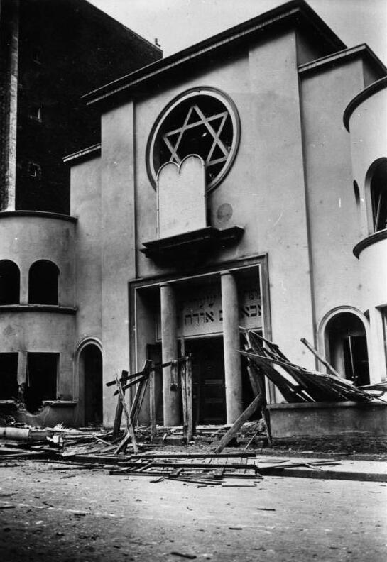 Synagogue Montmartre shortly after several fascists damaged it in 1941.